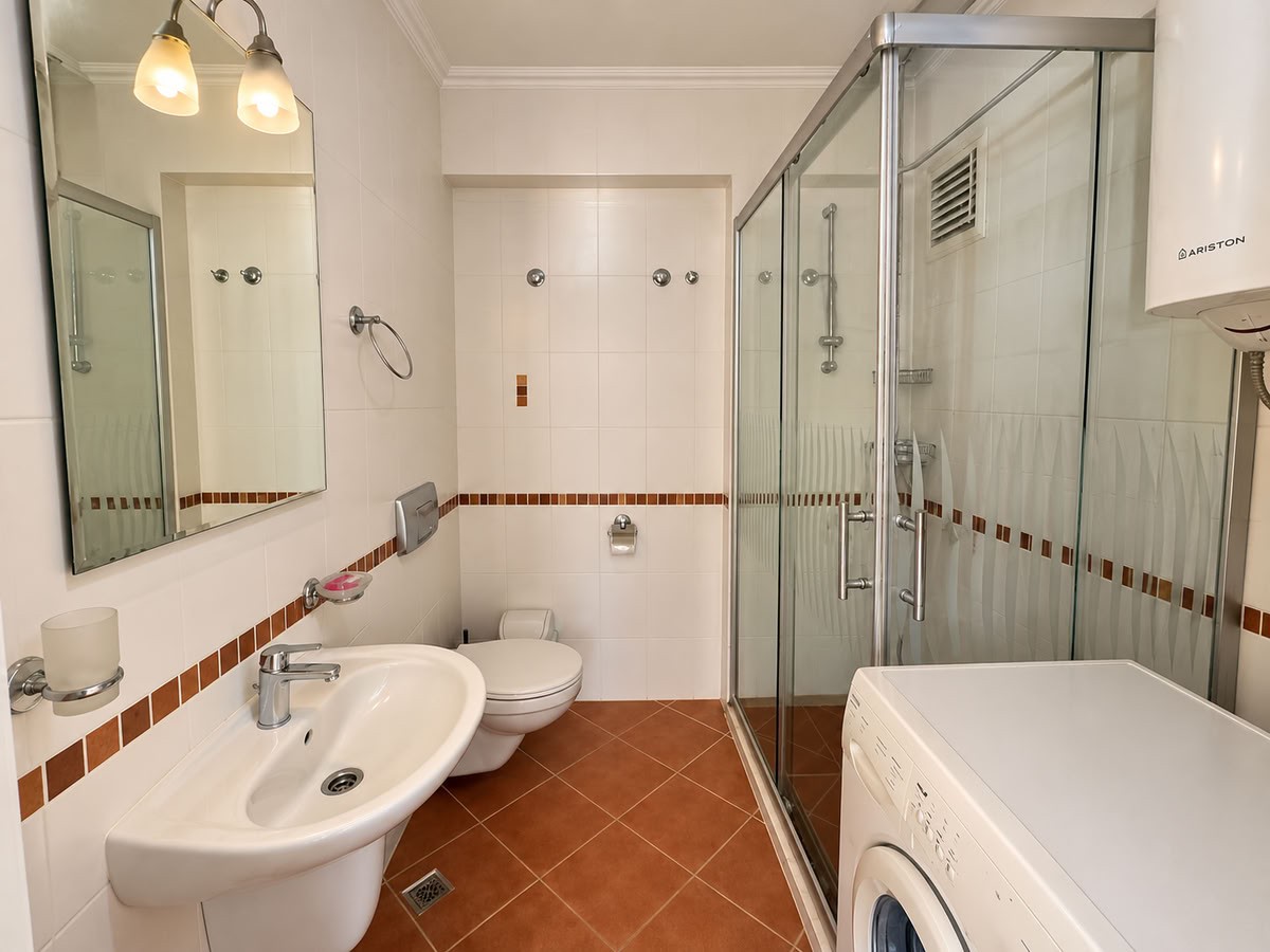 (17)